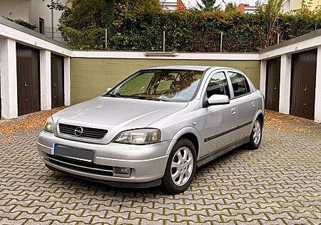 Opel Astra 1.6 -