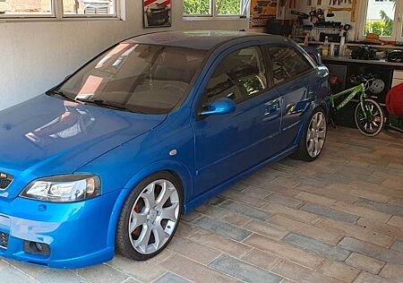 Opel Astra 2.0 Turbo OPC