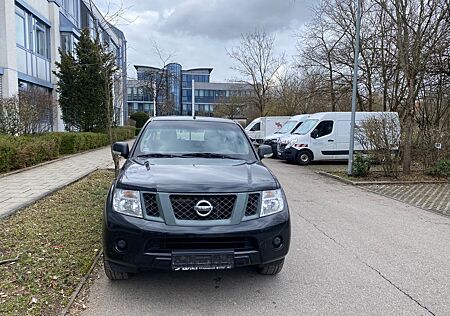 Nissan Navara / 2,5/1.Hand /Klima/4X4