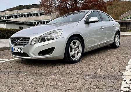 Volvo S60 2.0 | 5 Zylinder | Navi | Xenon | LED