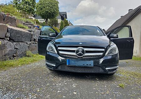 Mercedes-Benz B 220 AMG Line