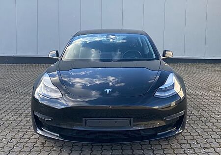 Tesla Model 3 Dual Motor Loung Range Garagenwagen