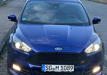 Ford Focus 2,0 EcoBoost ST Leder-Sport-Paket ST