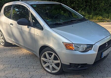 Mitsubishi Colt 1.1 75 PS Benziner m. Klima, abnehmb. AHK