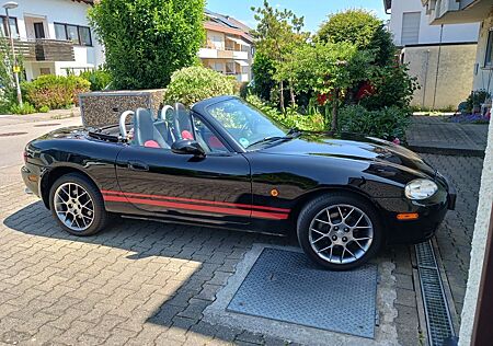 Mazda MX-5 Cabrio Schwarz