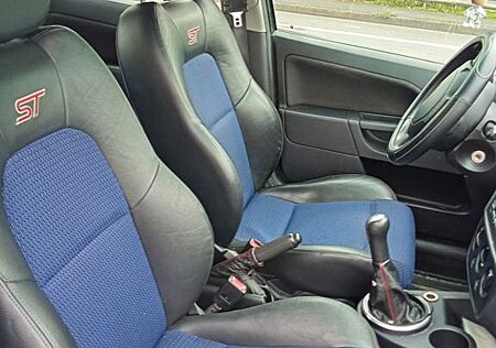 Ford Fiesta 1:3 51 kW mit St Ausstattung