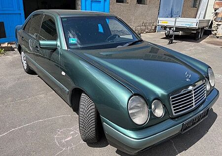 Mercedes-Benz E 230 CLASSIC klima autom. restauriert