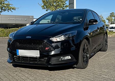 Ford Focus ST 2,0 EcoBoost, Navi, Winterpaket, tmp