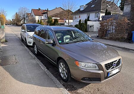 Volvo V70 D5 Summum Automatik AHK TÜV neu