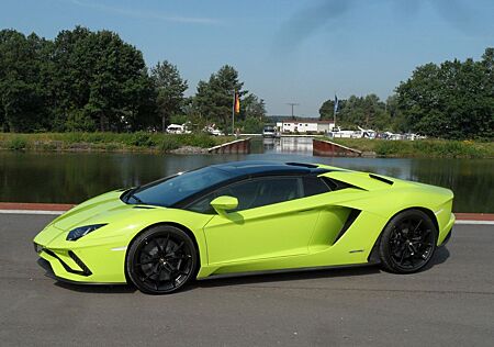 Lamborghini Aventador S Roadster, 2.620 KM, 1.Hd,Top Zustand