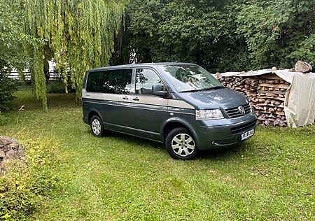 VW T5 Multivan Volkswagen Startline 2.5 TDI; 131 PS; 7-Si