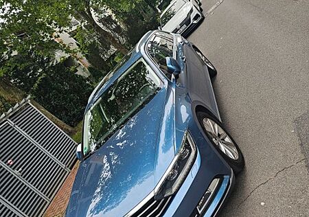 VW Passat Variant Volkswagen 2.0 TDI DSG Highline Variant ...