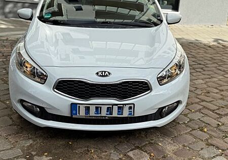 Kia Cee'd / Ceed 1.4 CVVT Attract Attract