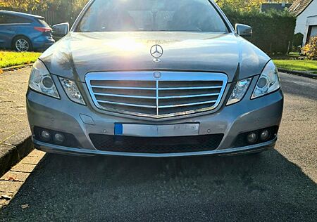 Mercedes-Benz E 200 CGI BlueEFFICIENCY -