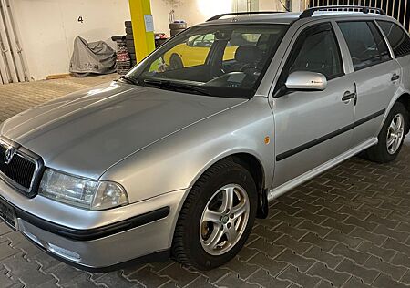Skoda Octavia Combi 4x4 , Klima, Navi/Android 12,