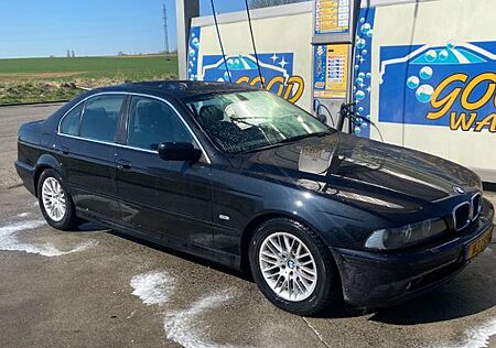 BMW 525i A -