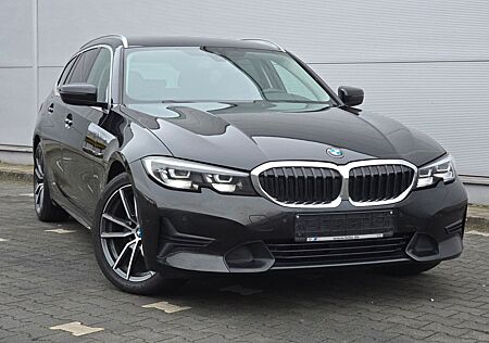 BMW 318d Touring Sport Line (Schalter/M Lenkrad)