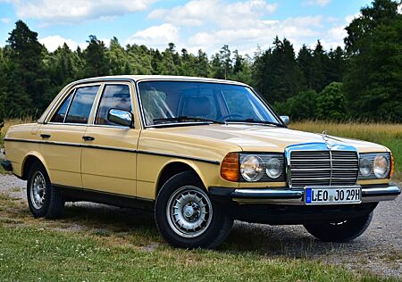 Mercedes-Benz W123 200D Limousine Oldtimer