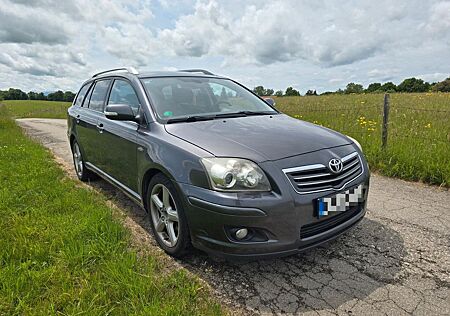 Toyota Avensis Combi Executive 2,2-l-D-CAT Executive