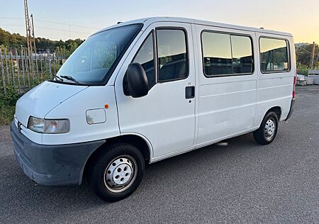 Peugeot Boxer / Original 29000 Km / 9-Sitzer mit Rampe !