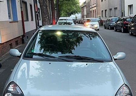Renault Clio RT 1.2 16V Limited RT Limited