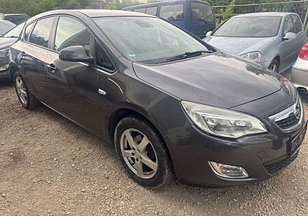 Opel Astra J Lim. 5-trg. Design Edition