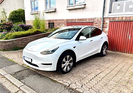 Tesla Model Y SR RWD (8-fach bereift, AHK)