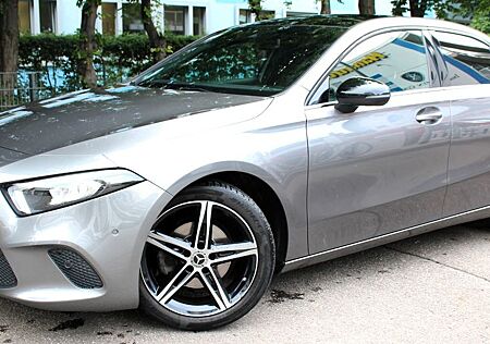 Mercedes-Benz A 180 Lim. AMG LINE* Night-Paket* PANOR.* LED*