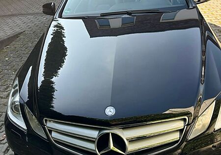 Mercedes-Benz E 220 Cabriolet CDI BlueEFF. AVANTGARD...