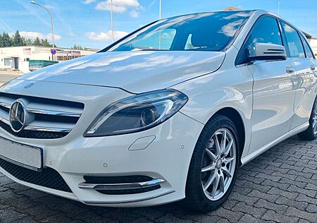 Mercedes-Benz B 220 BlueEFF Aut. * PANO * LEDER *XENON*EU6*