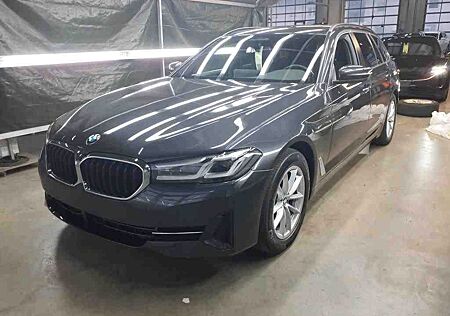 BMW 520d xDrive/LED/AHK/ACC/Virtual/SHZ/Navi