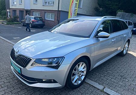 Skoda Superb Combi Style*TÜV NEU*1 HAND*SEHR SAUBER*