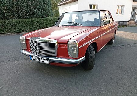 Mercedes-Benz 200 200D