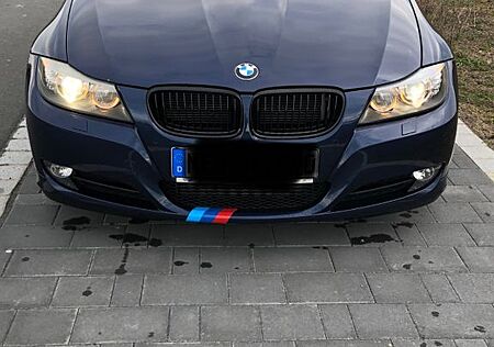 BMW 325d Touring Tiefseeblau