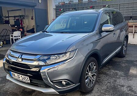 Mitsubishi Outlander 2.2 DI-D 4WD Automatik SUV-Star+ S...