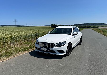 Mercedes-Benz C 220 d T Autom. Carplay Ahk 8-Fachbereit 18AMG