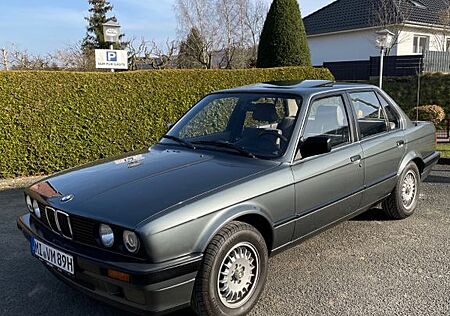 BMW 320i / E30-Oldtimer