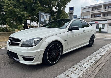 Mercedes-Benz C 63 AMG Coupe*Perfor.Package*Keyless*Pano