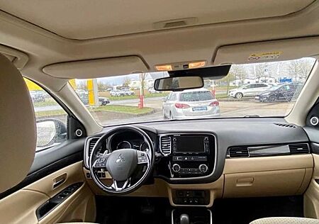 Mitsubishi Outlander plus 4WD