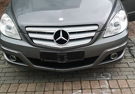 Mercedes-Benz B 200 -