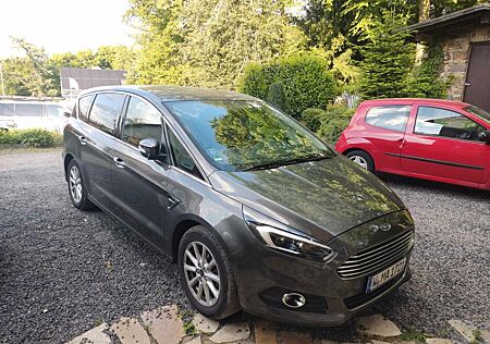 Ford S-Max 2,0 TDCi 132kW Titanium PowerShift Tit...