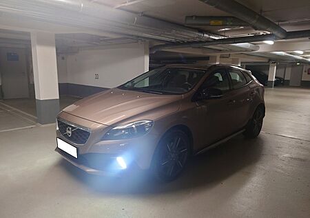 Volvo V40 CC T4 1.6 Summum Xenon*Leder*Navi*8fach