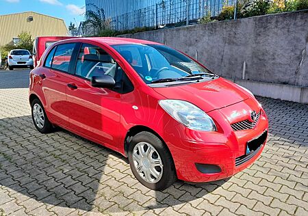 Toyota Yaris 1,0-l-VVT-i Cool, Winter + Sommerräder
