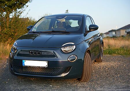 Fiat 500E (Icon 2022) Ozeangrün, 118PS, 42 kWh