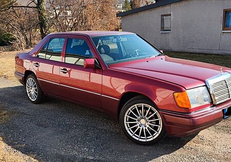 Mercedes-Benz E 230