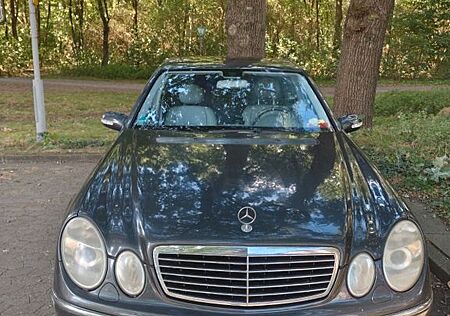 Mercedes-Benz E 240 4MATIC AVANTGARDE Avantgarde