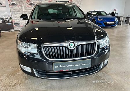 Skoda Superb Combi Elegance*NAVI*LEDER*SHZ V+H*PDC*