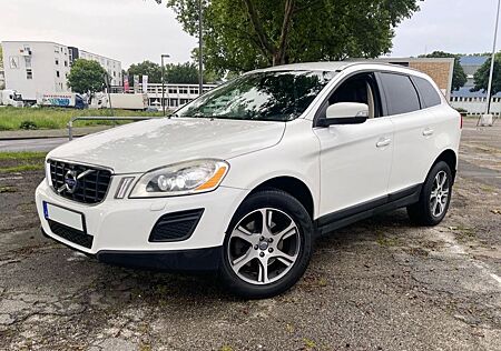 Volvo XC 60 XC60 D5 AWD 215ps voll scheckheft