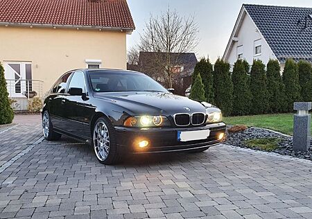 BMW 525i A -