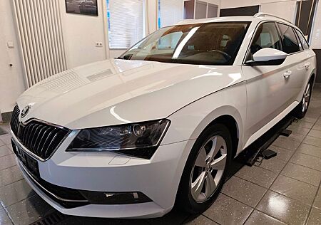 Skoda Superb 2.0 TDI Style Combi*TÜV NEU*NAVI*XENON*